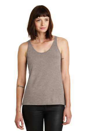 AA2833_dirtyhthr_model_front_022016